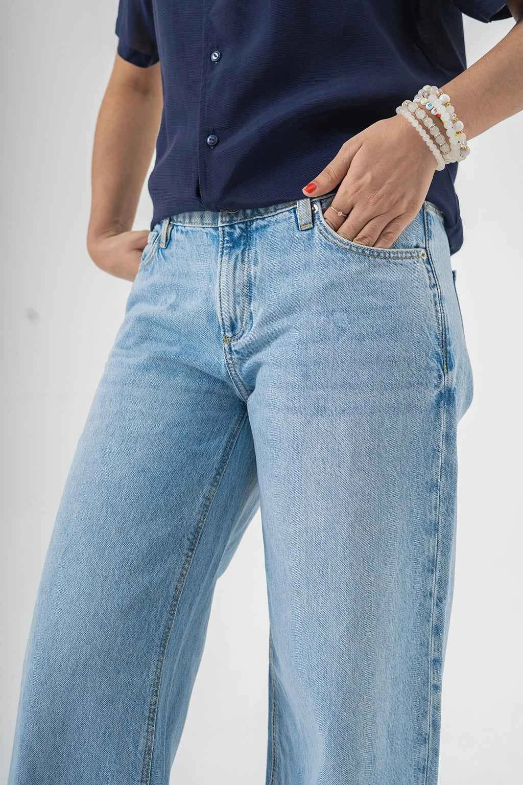 Easygoing Wide-Leg Blue Jeans with Fresh Street Vibes