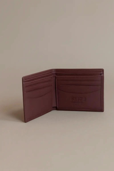 Minimalist RFID Leather Wallet – Slim & Secure Design