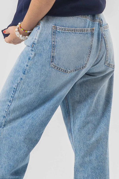 Modern Wide-Leg Baggy Denim Pants in Light Wash
