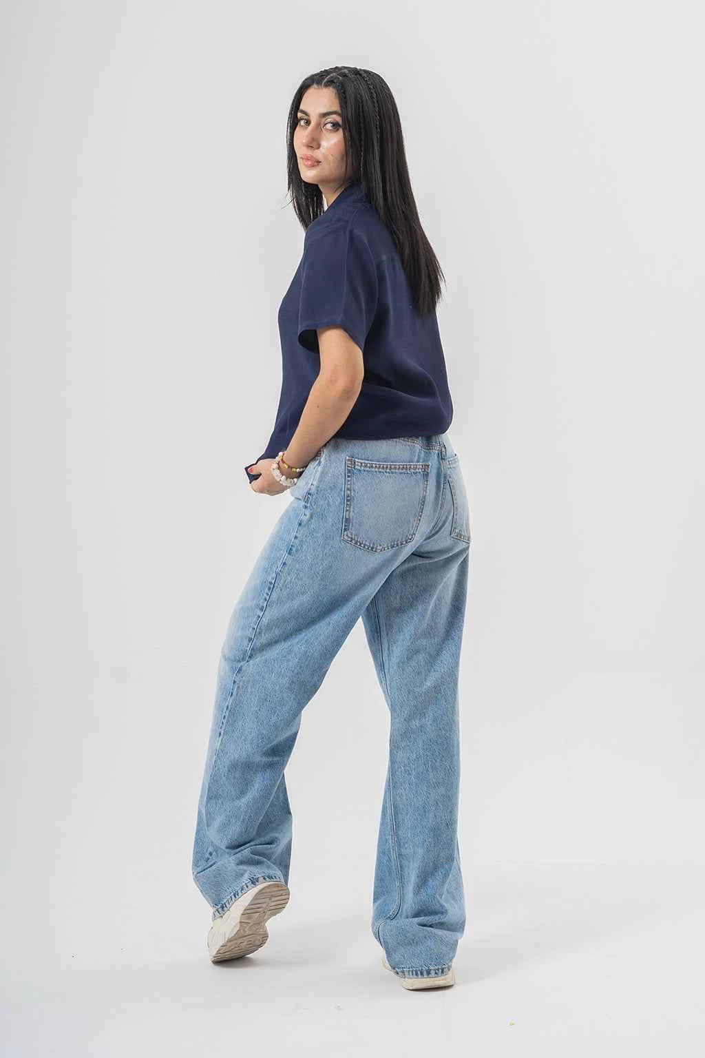 Modern Wide-Leg Baggy Denim Pants in Light Wash