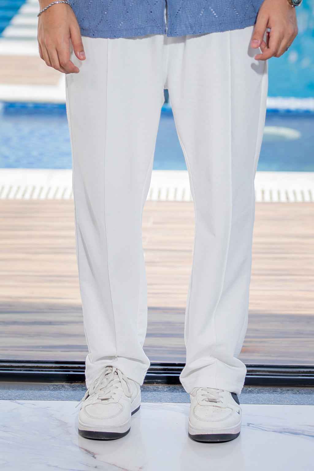 Side Profile Relaxed Trousers Look - White
