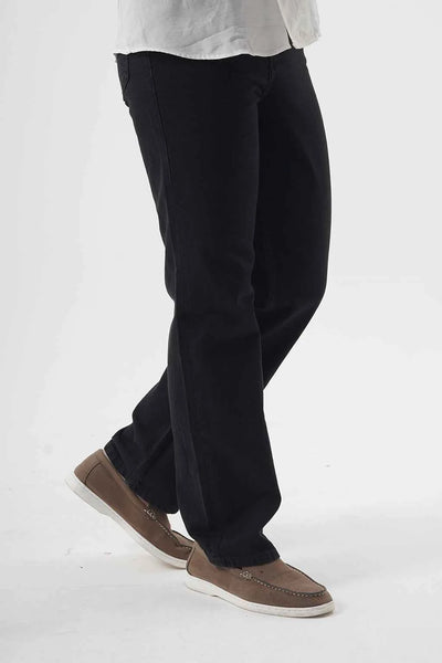 Sleek Black Slim-Fit Pants with Modern Casual Elegance