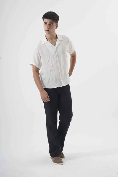 Sleek Black Slim-Fit Pants with Modern Casual Elegance