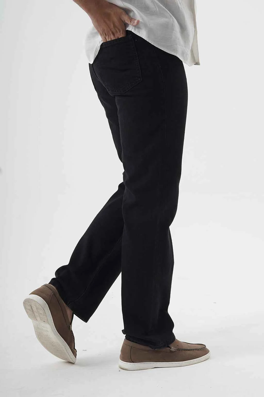Sleek Black Slim-Fit Pants with Modern Casual Elegance
