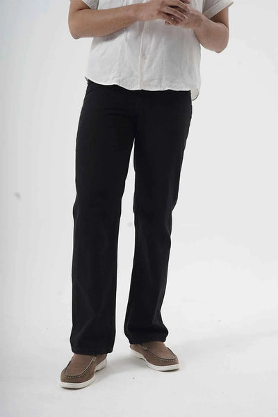 Sleek Black Slim-Fit Pants with Modern Casual Elegance