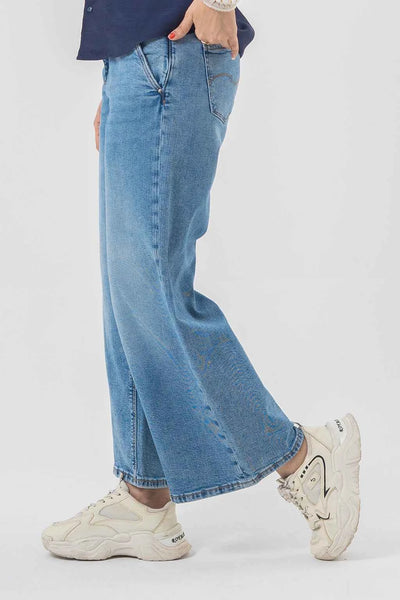 Trendy Wide-Leg Blue Jeans with a Bold Casual Vibe