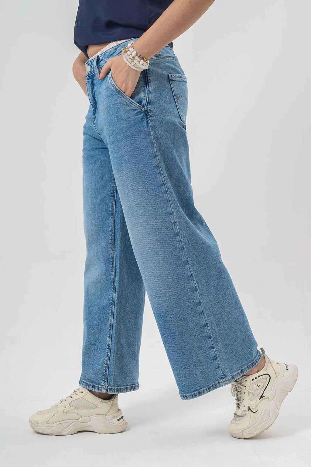 Trendy Wide-Leg Blue Jeans with a Bold Casual Vibe
