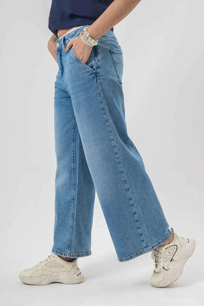 Trendy Wide-Leg Blue Jeans with a Bold Casual Vibe